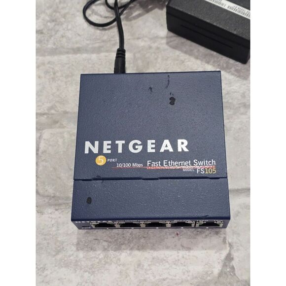 NETGEAR ProSafe FS105‎ 5-Port 10/100 Fast Ethernet Switch w/ AC Adapter WORKING - Picture 2 of 10